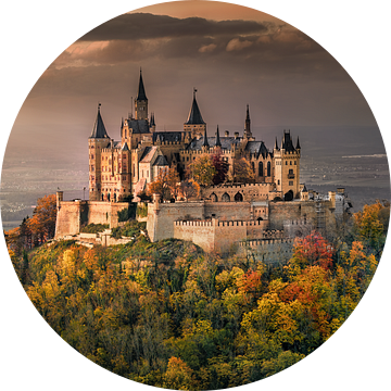 Statig kasteel Hohenzollern in de gouden herfst