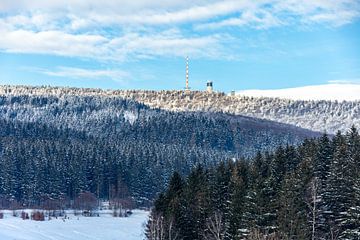 Korte winterwandeling rond de besneeuwde Inselsberg bij Brotterode - Thüringen - Duitsland van Oliver Hlavaty