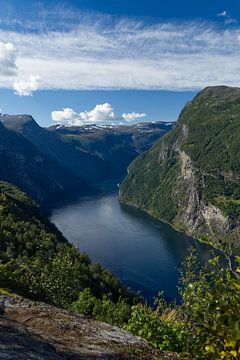 Blick vom Felsplateau auf den Geirangerfjord von Anja B. Schäfer