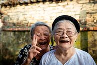 Portret van 2 oude vrouwtjes in Vietnam van Ellis Peeters thumbnail
