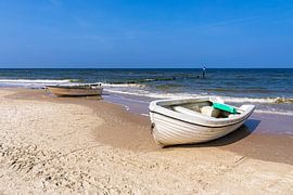 Bateaux de pêche sur la plage de Bansin sur l'île d'Usedom sur Rico Ködder