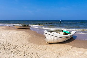 Vissersboten op het strand van Bansin op het eiland Usedom van Rico Ködder