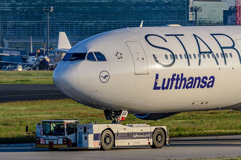 Lufthansa Airbus A340-300 in Star Alliance livery. van Jaap van den Berg