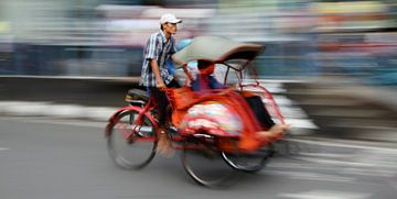 Fietstaxi in Yogyakarta, Indonesie van Sarah Lugthart