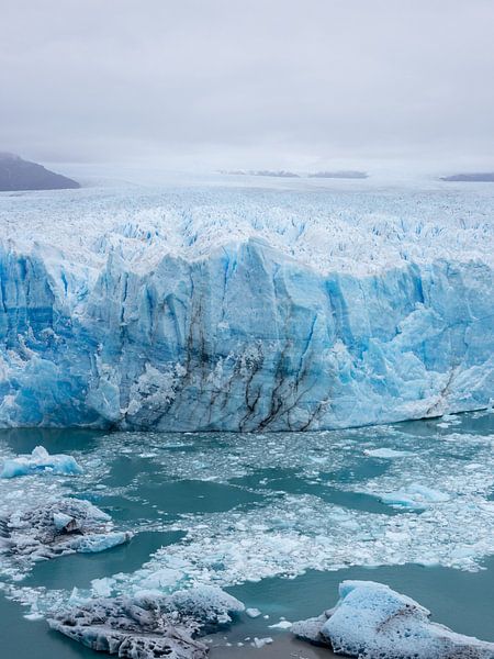 Gletsjer Pinto Moreno in Patagonië, Argentinië van Armin Palavra