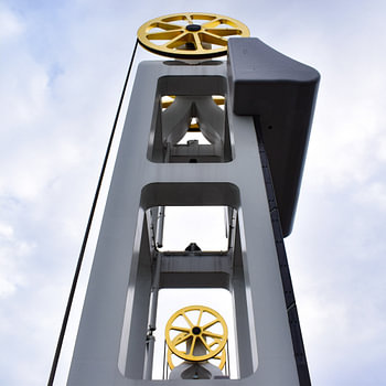 Stadtbrücke Kampener Brücke mit den goldenen Rädern