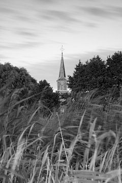 Kijfhoekkerkje op een winderige middag van Marco van der Veldt
