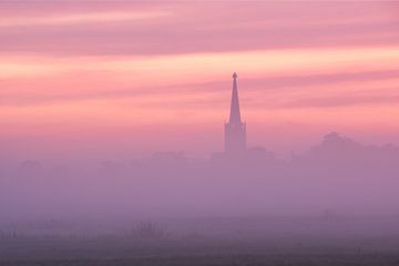 Kerkje met mist en zosopgang van Samantha Rorijs