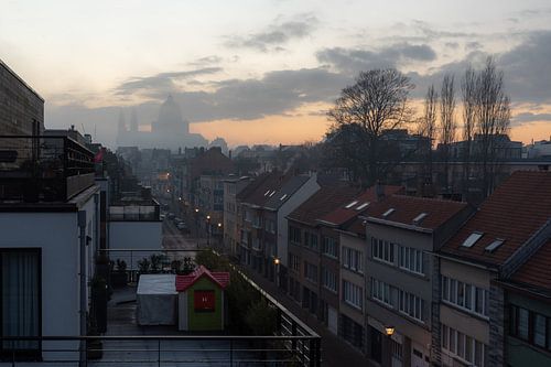 Dikke mistsluiers over Brussel