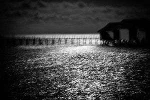 Als de nacht valt aan de rand van een eiland | Indonesië van Photolovers reisfotografie