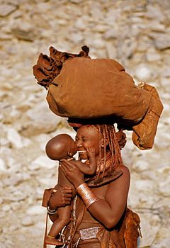 Namibia. Himba-Stamm. Mutter und Kind.