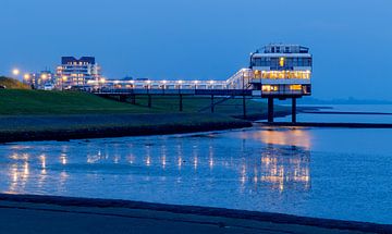 Het Eemshotel in de schemering van Arline Photography