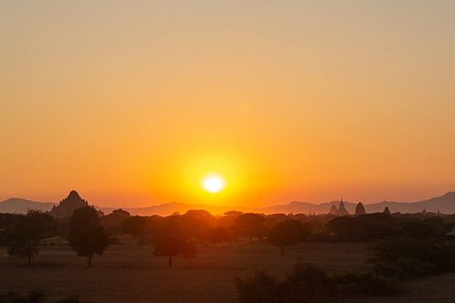 Sonnenuntergang über den Tempeln von Bagan, Myanmar