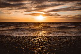 Spring sunset on the beach by Davadero Foto