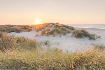 Coucher de soleil sur la plage avec les dunes | photographie de voyage imprimée | Schiermonnikoog, Pays-Bas