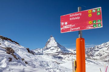 Skipisten-Wegweiser im Skigebiet Zermatt von t.ART