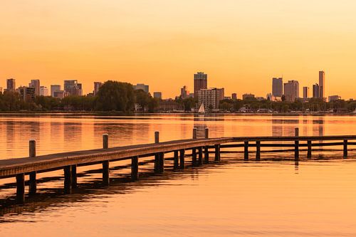 Le Kralingseplas à Rotterdam lors d'un grand coucher de soleil