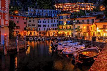 Der malerische kleine Hafen von Limone sul Garda von FotoBob