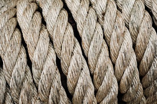 Close-up van opgerold scheepstouw