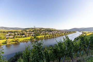Landschapsfoto van de Moezel voor het wijndorp Brauneberg van Reiner Conrad