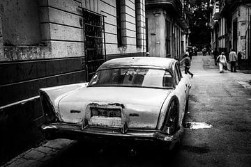White vintage car in Havana in black and white by Dieter Walther