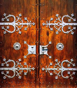 Grand Door.... (Alte hölzerne Kirchentür) von Caroline Lichthart