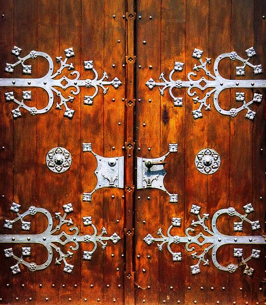 Grande Porte.... (Vieille porte d'église en bois) par Caroline Lichthart