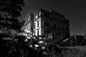 Oude villa  (zwart-wit)