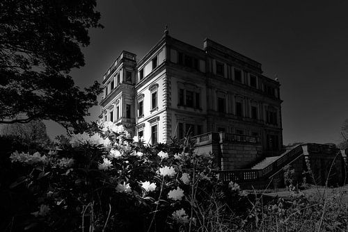 Oude villa  (zwart-wit)