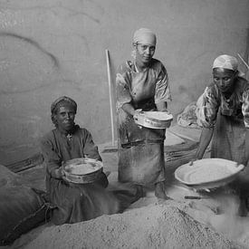 Tef bereiden voor de enjera, Ethiopia van Colette Vester