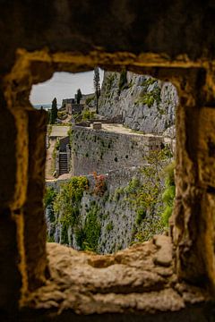 Blick durch Fort Klis (Kroatien) von Laura V