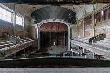 Das verlassene Gebäude Cine Varia, Charleroi von Martijn Mureau