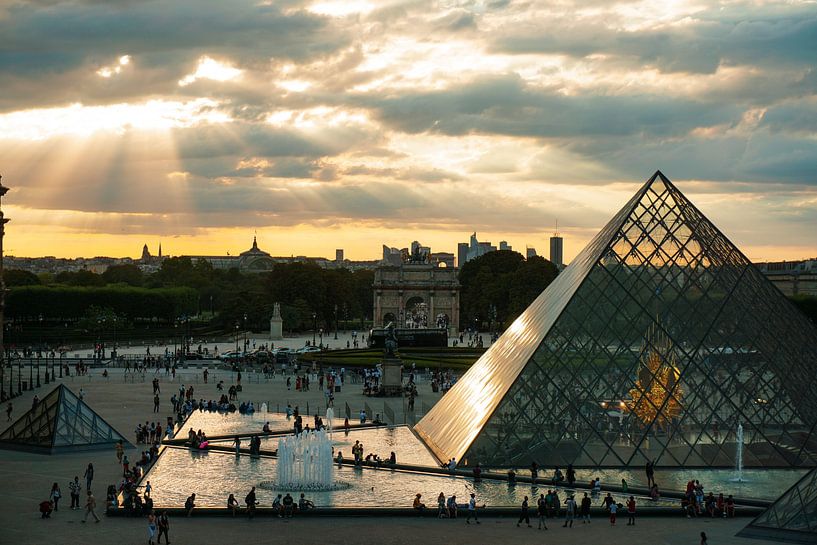 Paris by Hello Pompoyo