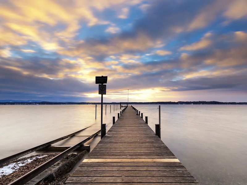 Gouden uur aan het meer van Starnberg van Teresa Bauer
