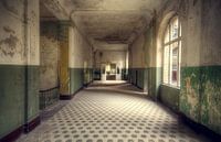 Corridor à Beelitz par Roman Robroek - Photos de bâtiments abandonnés Aperçu