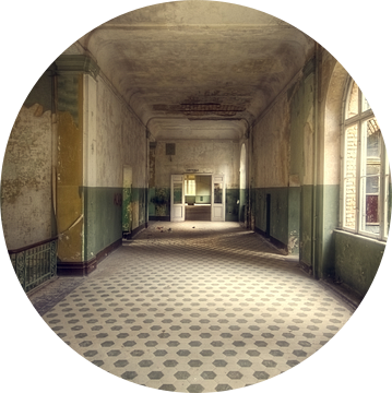 Gang in Beelitz van Roman Robroek - Foto's van Verlaten Gebouwen