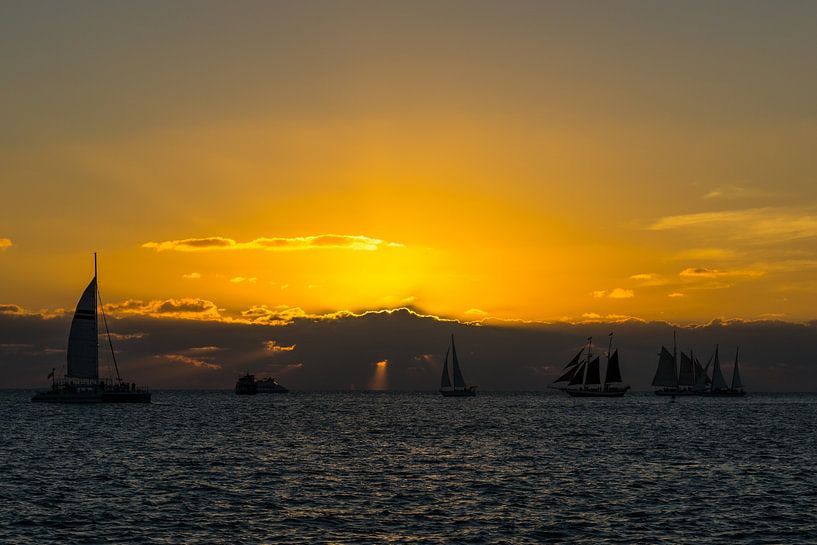 Verenigde Staten, Florida, Mooie grote zeilschepen in romantische zonsondergang bij Key West van adventure-photos