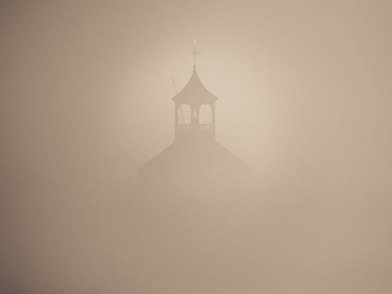 geheimnisvoller Kirchturm von natascha verbij