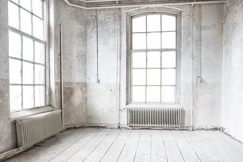 Verlaten schoolgebouw interieur met verval