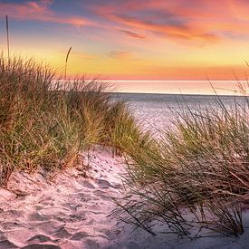 Plage au bord de la mer Baltique dans la chaleur du lever de soleil sur Voss Fine Art Fotografie