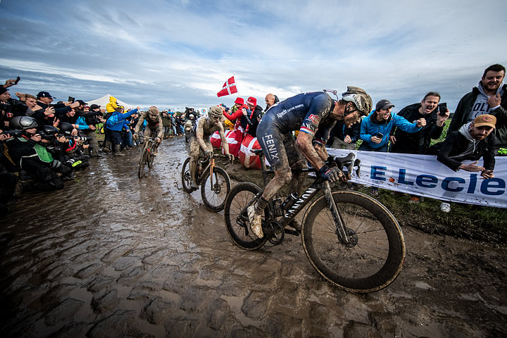 Paris - Roubaix, Mathieu van der Poel by <span class="secondary-font">Leon van Bon</span>