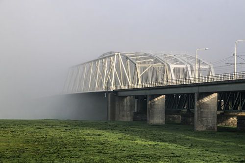 Westervoortse brug in de mist