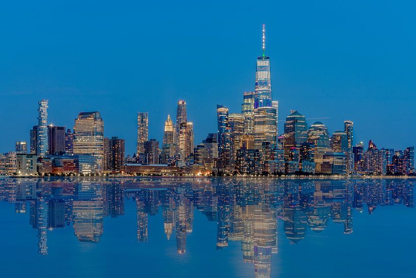 Manhattan Skyline avec une réflexion de Hoboken, New Jersey par Jan van Dasler