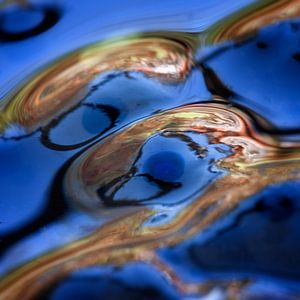 Gold in blau