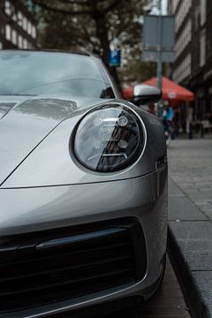 Zilveren Porsche 911 (992) van Koen Verburg
