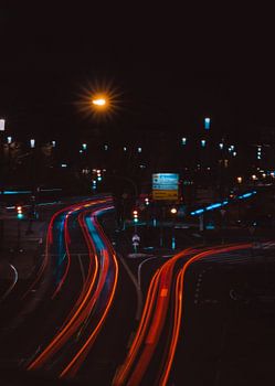 Lichtspuren der Stadt | Langzeitbelichtung Fine Art Fotografie | Moderne Urban Wall Art | Nachtfotografie