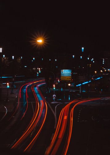 Lichtspuren der Stadt | Langzeitbelichtung Fine Art Fotografie | Moderne Urban Wall Art | Nachtfotografie
