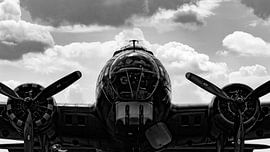 Boeing B-17 Flying Fortress by Robbert De Reus