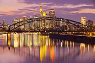 Frankfurt in de avond van Patrick Lohmüller thumbnail