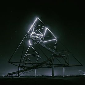 Moederschip Zeta - De beroemde tetraëderstructuur in Bottrop van Jakob Baranowski - Photography - Video - Photoshop